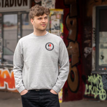 Lade das Bild in den Galerie-Viewer, KEIN WEIN DEN FASCHISTEN "Antifa" Sweatshirt (unisex)