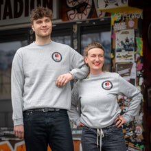 Lade das Bild in den Galerie-Viewer, KEIN WEIN DEN FASCHISTEN "Antifa" Sweatshirt (unisex)