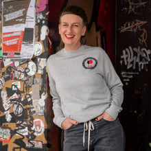 Lade das Bild in den Galerie-Viewer, KEIN WEIN DEN FASCHISTEN "Antifa" Sweatshirt (unisex)