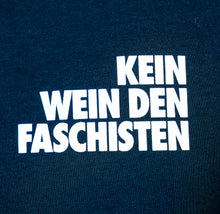 Lade das Bild in den Galerie-Viewer, KEIN WEIN DEN FASCHISTEN T-Shirt (unisex)