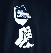 Lade das Bild in den Galerie-Viewer, KEIN WEIN DEN FASCHISTEN "Molitor" schwarz T-Shirt (unisex)