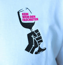 Lade das Bild in den Galerie-Viewer, KEIN WEIN DEN FASCHISTEN "Molitor" T-Shirt (unisex)