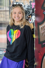 Lade das Bild in den Galerie-Viewer, 1910 Regenbogen-Herz Sweatshirt (unisex)