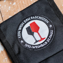 Lade das Bild in den Galerie-Viewer, KEIN WEIN DEN FASCHISTEN "Antifa" Brustbeutel