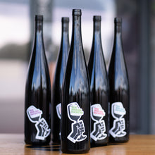 Lade das Bild in den Galerie-Viewer, KEIN WEIN DEN FASCHISTEN: Ltd. Edition No 3 | Silvaner | Molitor 6-PACK