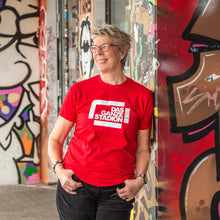 Lade das Bild in den Galerie-Viewer, Das ganze Stadion! rot T-Shirt (tailliert)