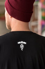 Lade das Bild in den Galerie-Viewer, KEIN WEIN DEN FASCHISTEN T-Shirt (unisex)