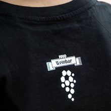 Lade das Bild in den Galerie-Viewer, KEIN WEIN DEN FASCHISTEN T-Shirt (tailliert)