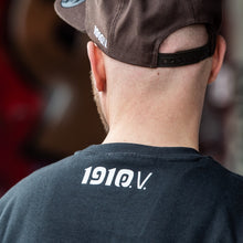 Lade das Bild in den Galerie-Viewer, 1910 Regenbogen-Herz Sweatshirt (unisex)