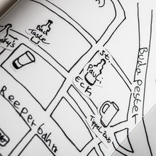 Lade das Bild in den Galerie-Viewer, Auf dem Bild sieht man eine weiße Seite eines Buches mit schwarzen Skizzen vom St.Pauli Eck, Reeperbahn, Tippel Zwo, Bad Taste, Budapester