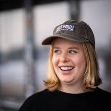 Lade das Bild in den Galerie-Viewer, FC St. Pauli MUSEUM "Logo" Cap (braun)
