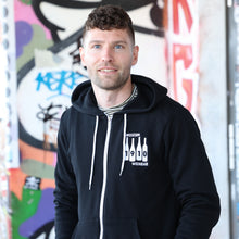 Lade das Bild in den Galerie-Viewer, 1910 Museum x Weinbar Zip Hoodie schwarz (unisex)
