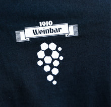 Lade das Bild in den Galerie-Viewer, KEIN WEIN DEN FASCHISTEN T-Shirt (unisex)

