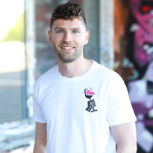 Lade das Bild in den Galerie-Viewer, KEIN WEIN DEN FASCHISTEN "Molitor" T-Shirt (unisex)
