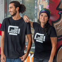 Lade das Bild in den Galerie-Viewer, Das ganze Stadion! schwarz T-Shirt (tailliert)
