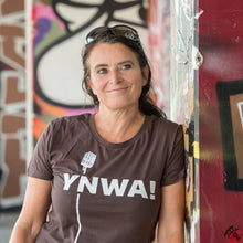 Lade das Bild in den Galerie-Viewer, YNWA! T-Shirt (tailliert)

