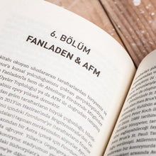 Lade das Bild in den Galerie-Viewer, Korsanlar, Punklar ve Siyaset
